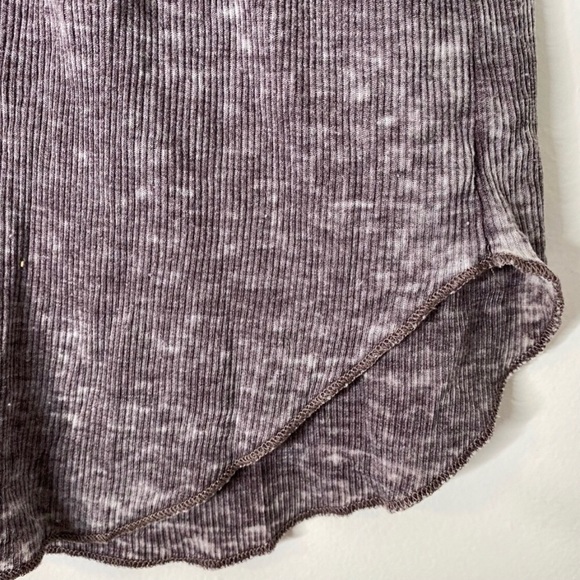 Chaser | Ribbed Long Sleeve Tee Laced Up Back. Shirt Tail Tee. Size Small. - Picture 10 of 14